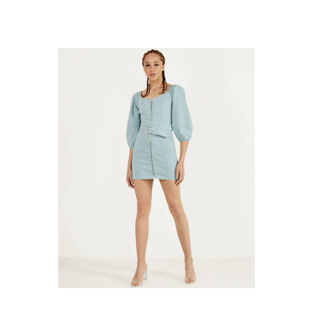 Vestido curto com manga de volume

