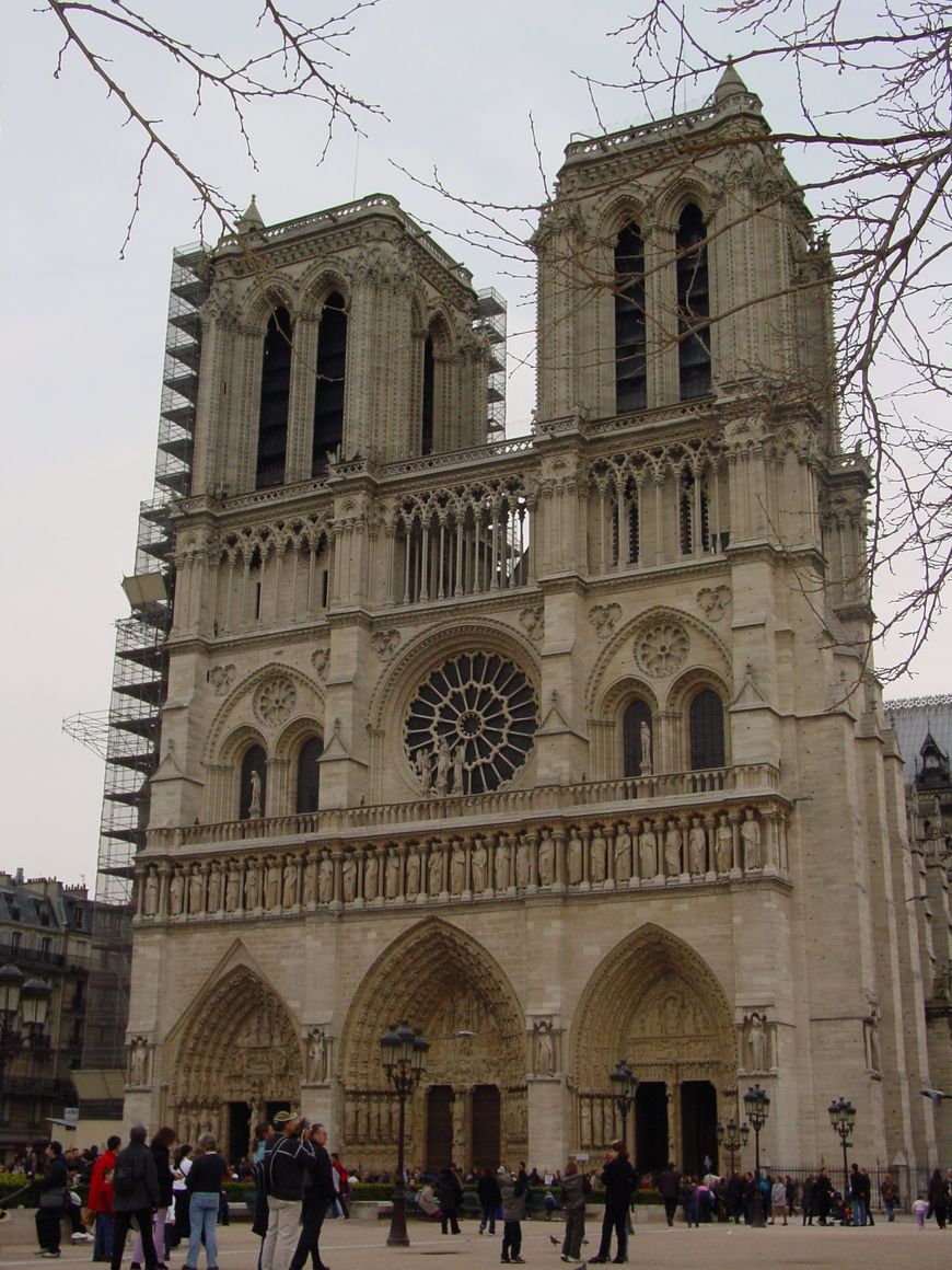 Place Catedral de Notre Dame