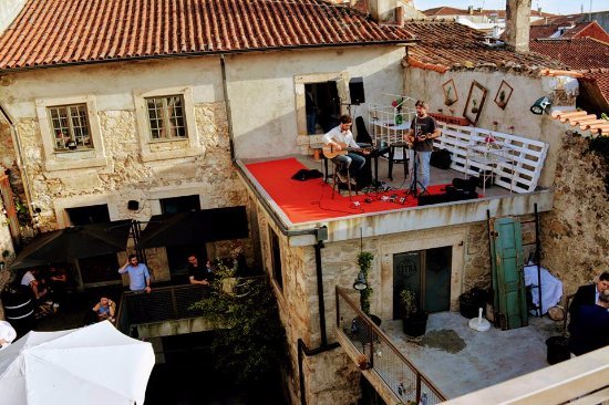 SETRA Urban & Cocktail Bar