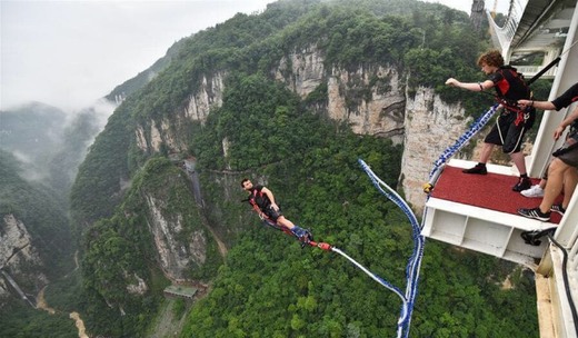 Bungee jumping 