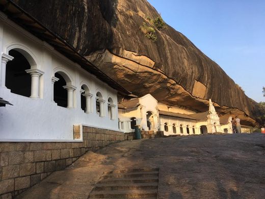 Aluviharaya Rock Cave Temple