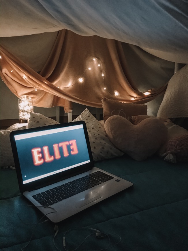 Fashion Blanket Fort