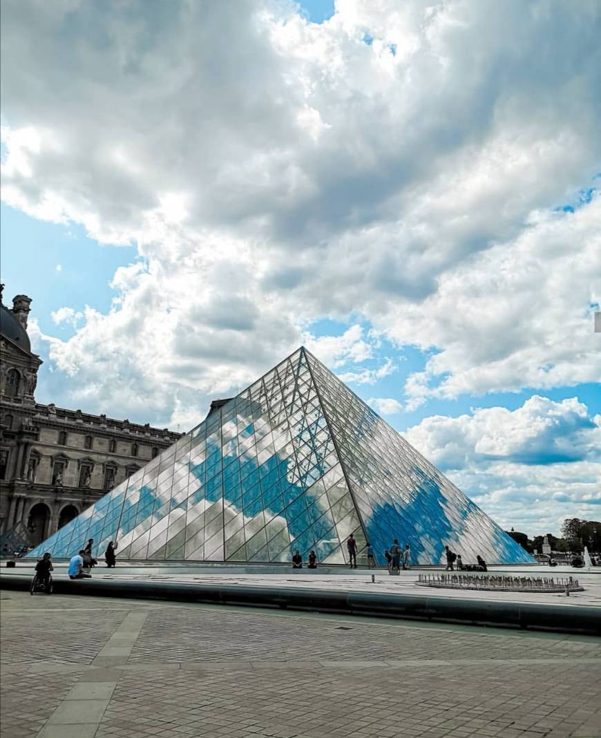 Place Museo del Louvre