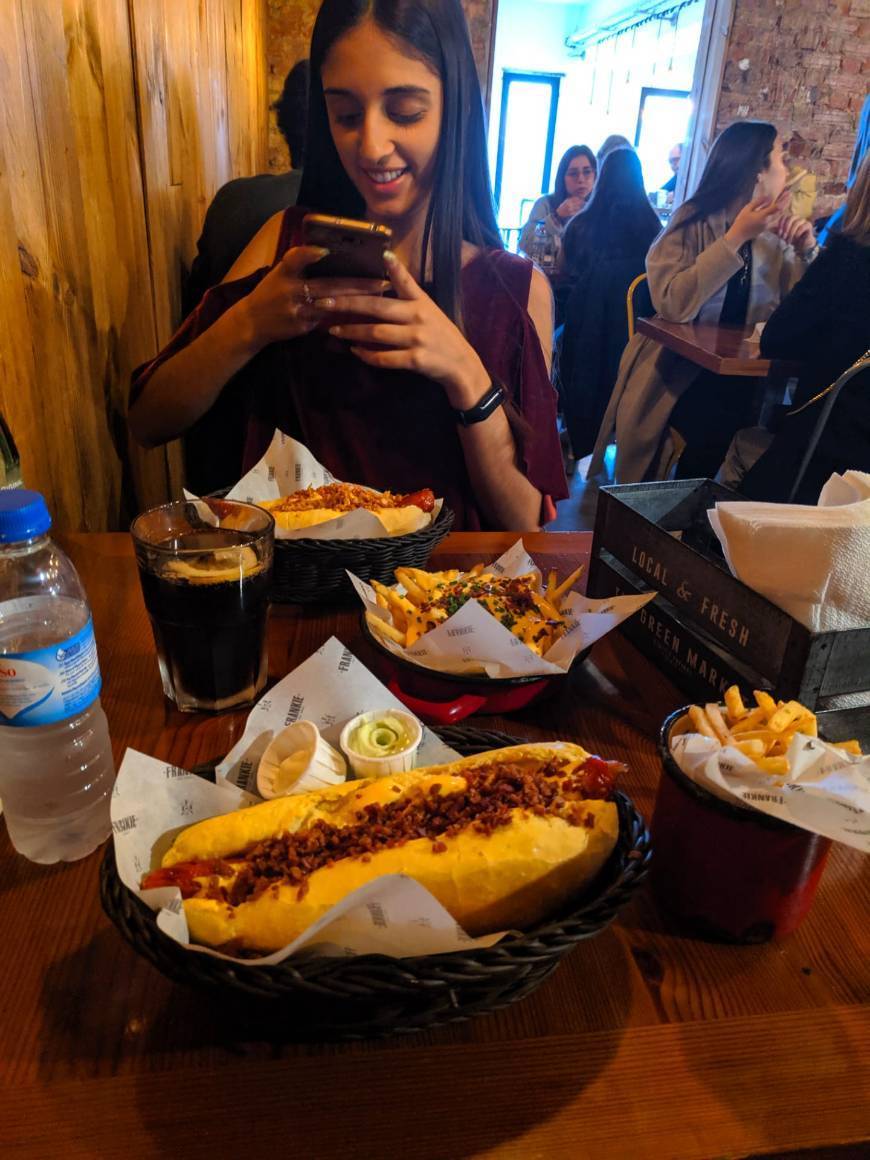 Restaurantes Frankie Hot Dogs