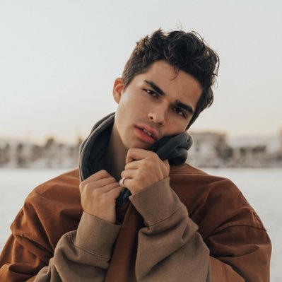 Canción Alex Aiono