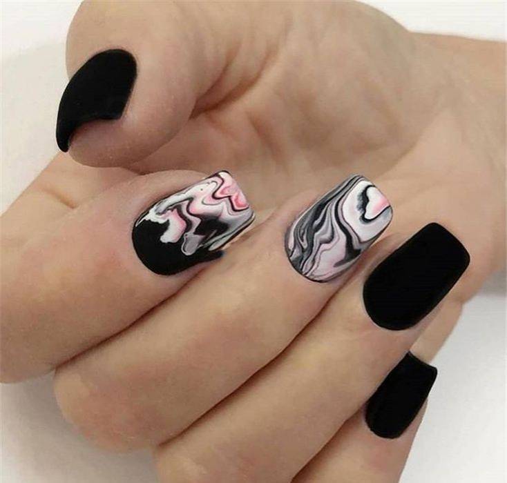 Moda Black nails 