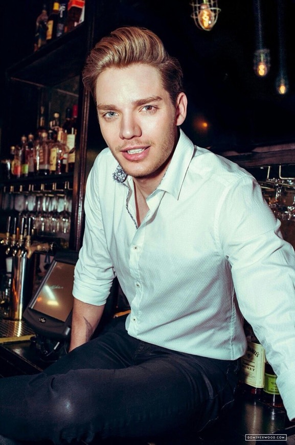 Fashion Dominic Sherwood 