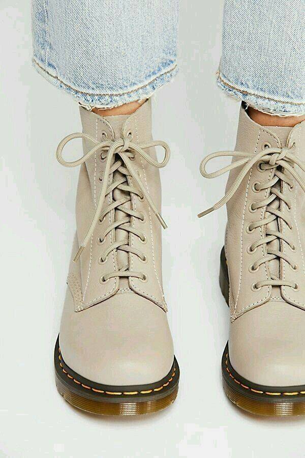 Social Boots Beige Straps