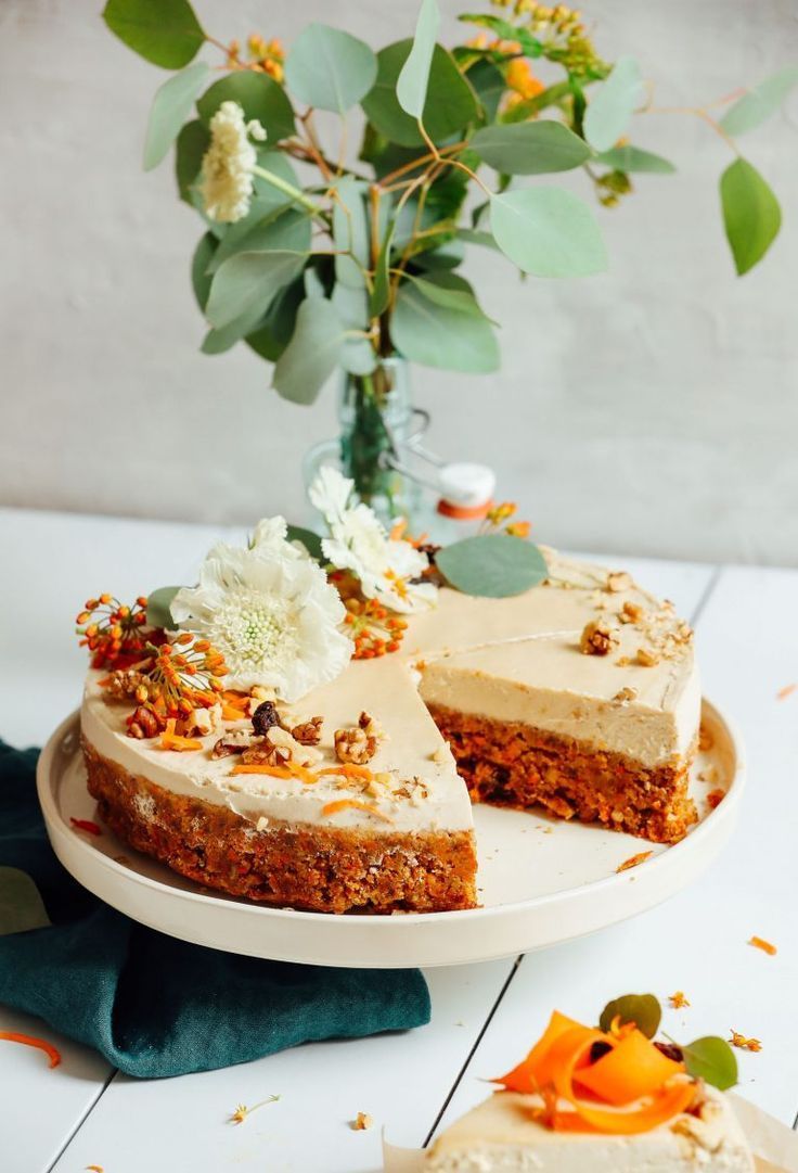 Fashion Raw Vegan Carrot Cake