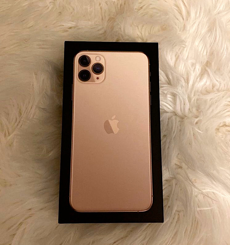 Moda iPhone 11 Pro Max dourado 