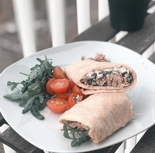 Wrap de atum e requeijão 