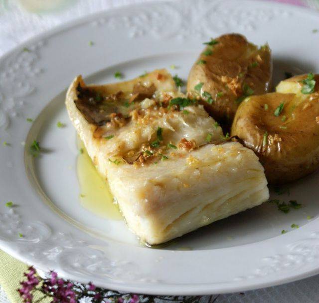 Fashion Bacalhau assado com batata a murro 