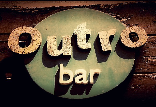 Place Outro Bar