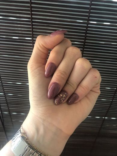 Pink/gold nails