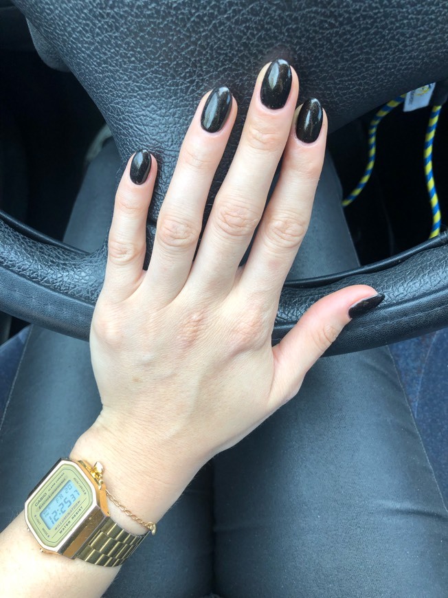 Moda Black nails