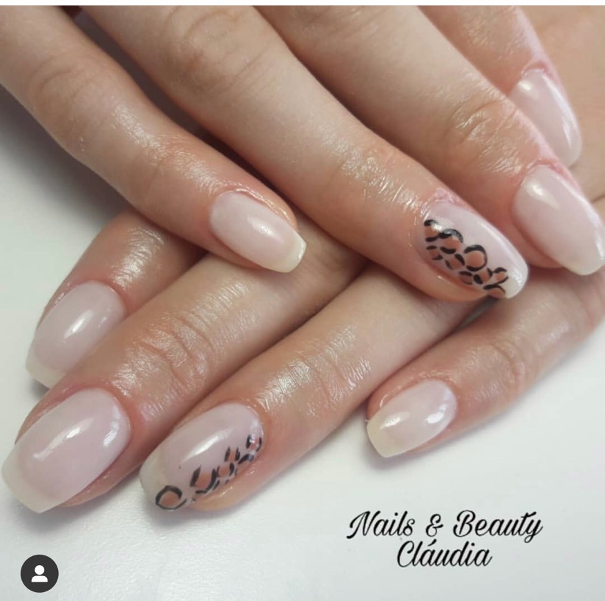 Moda Unhas tigresa e nude