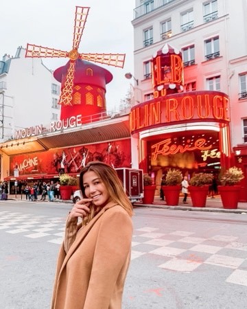 Place Moulin Rouge