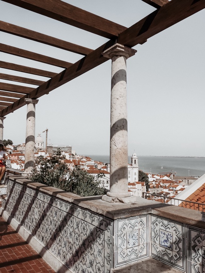 Place Miradouro de Santa Luzia