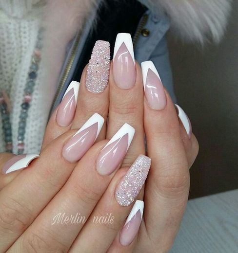 Manicura francesa y purpurina