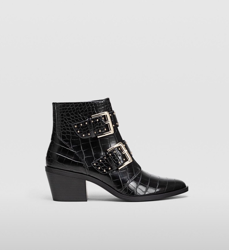 Botins de tacão