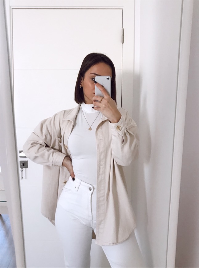 Outfit com branco e nude ⚡️