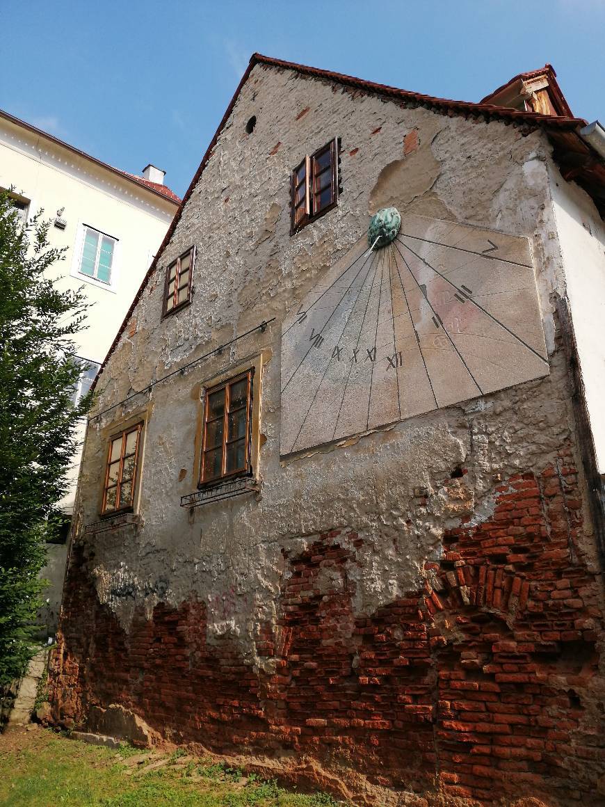 Place Relógio de Sol em Zagreb.