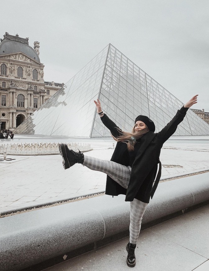 Place Museo del Louvre