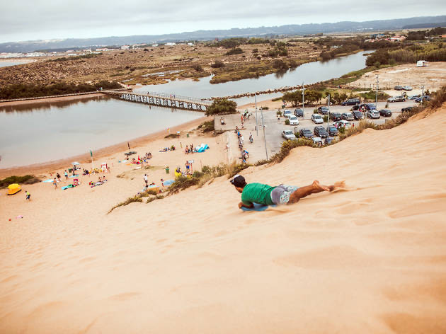 Place Salir do Porto Beach