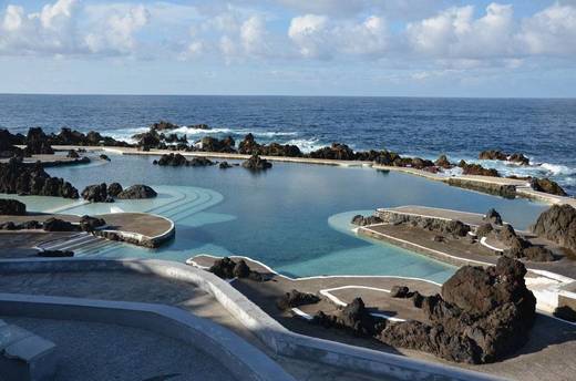 Piscinas Naturais de Porto Monìz