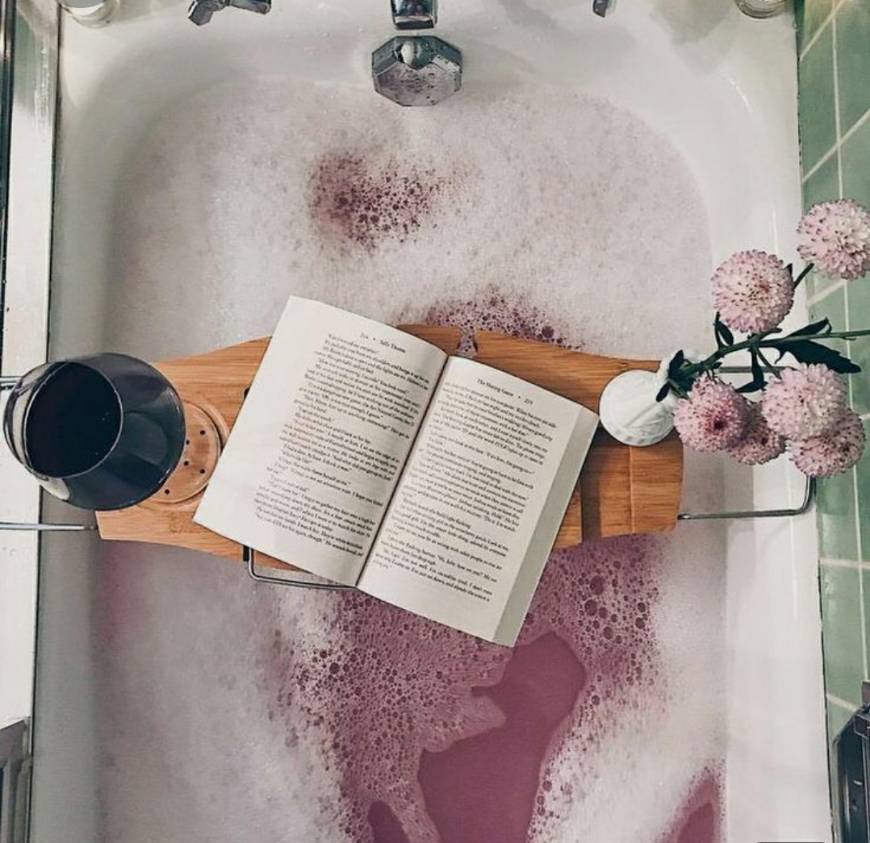 Fashion Bath, read and wine