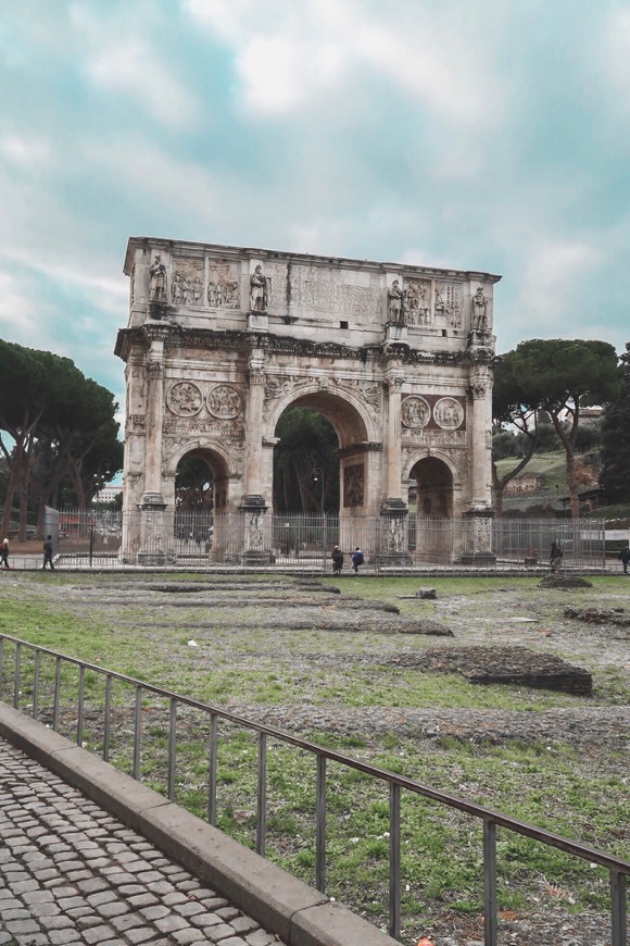 Place Arco de Constantino