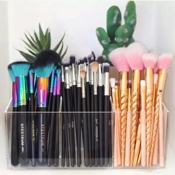 Brushes organizer