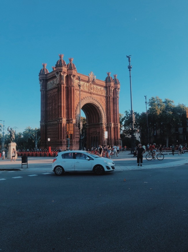 Place Arc de Triomf