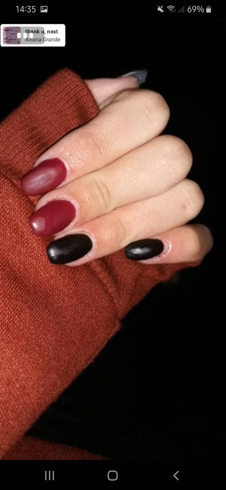 Social Unhas bordô e pretas 