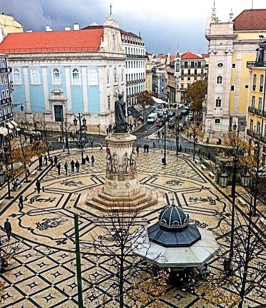 Place Praça Luís de Camões