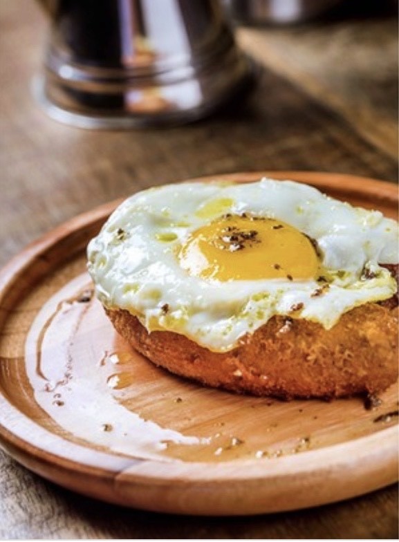 Social Alheira com ovo 