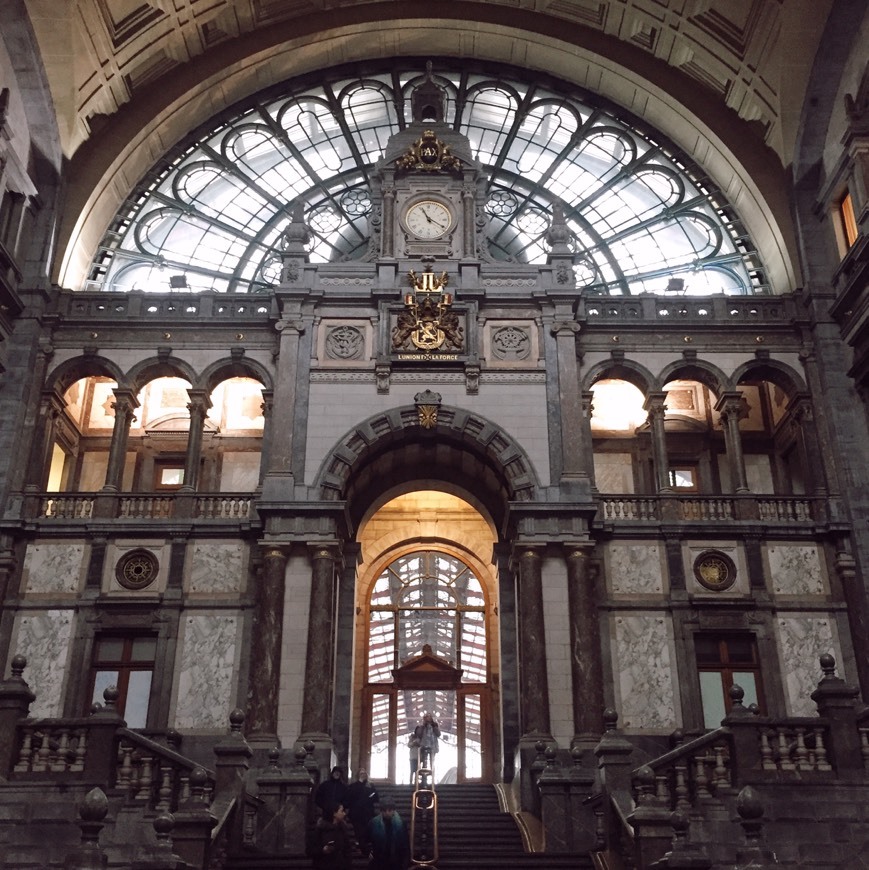 Place Station Antwerpen-Centraal