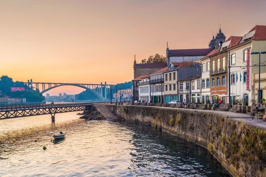 Place Ribeira do Porto 