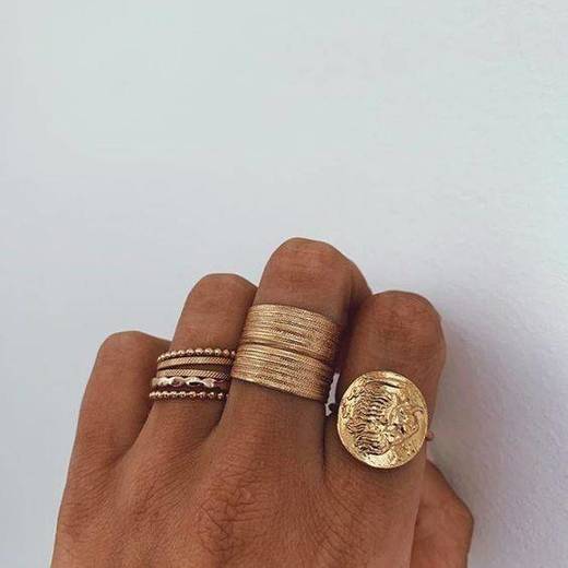 Anéis dourados