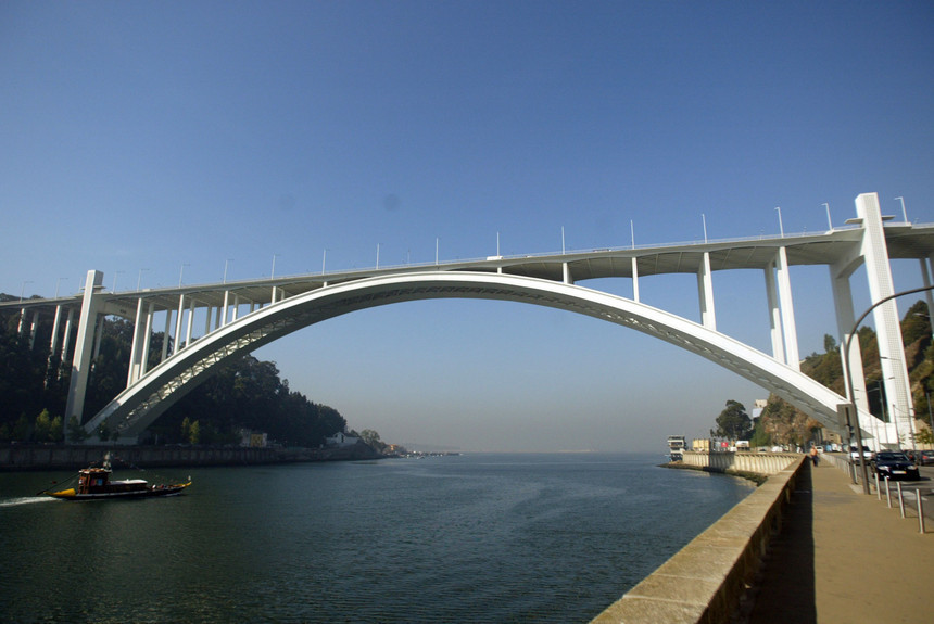 Place Ponte da Arrabida