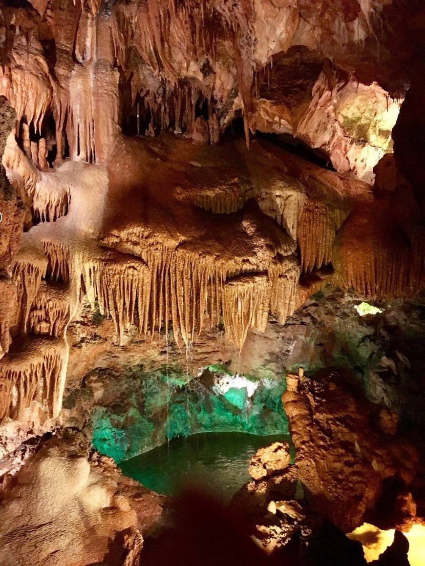 Lugar Grutas de Mira de Aire