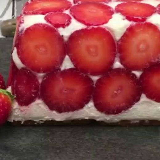Strawberry ice cake