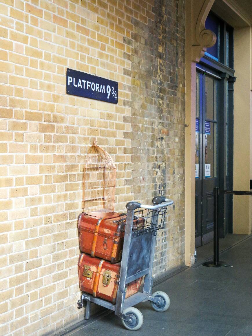 Place The Harry Potter Shop at Platform 9¾