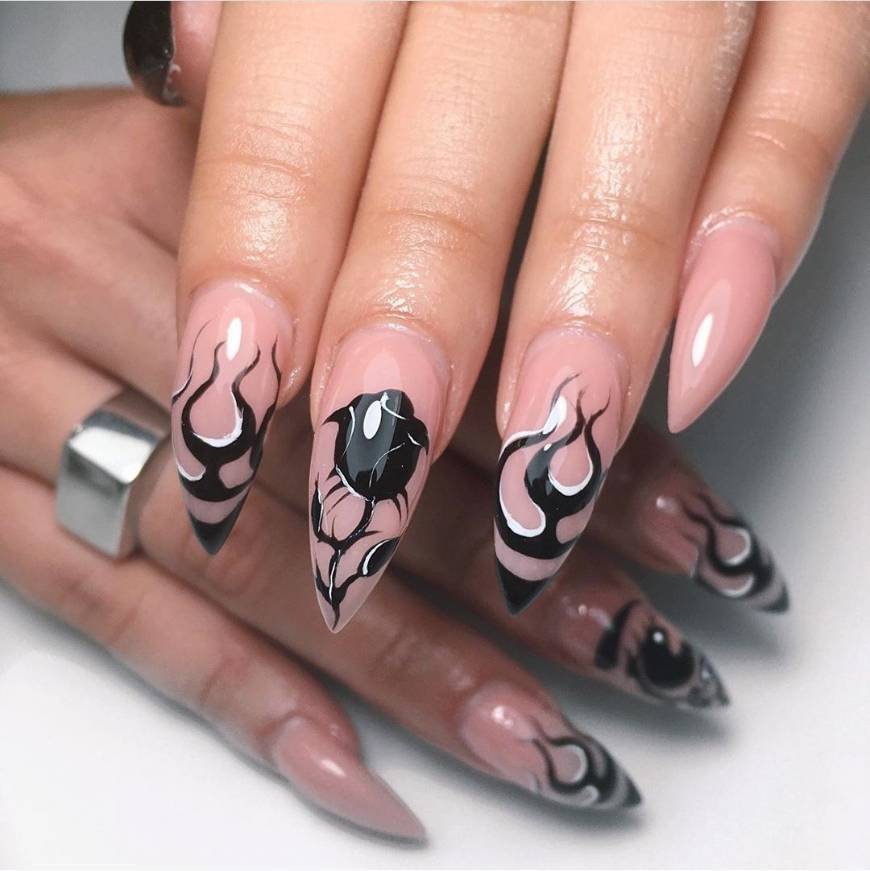 Moda Rosa Nail Artist