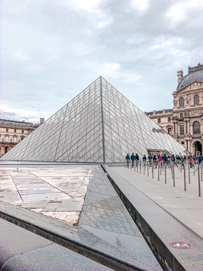 Place Museo del Louvre