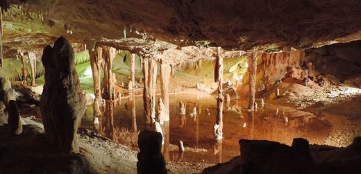 Caves de Can Marça