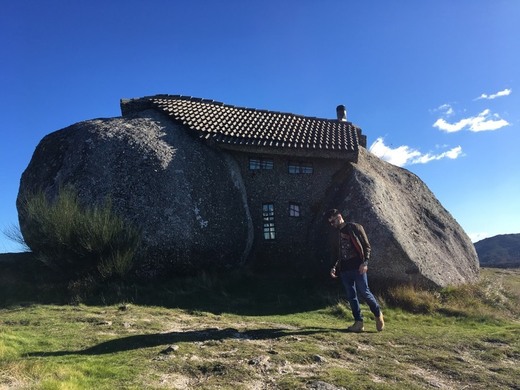 Casa do Penedo