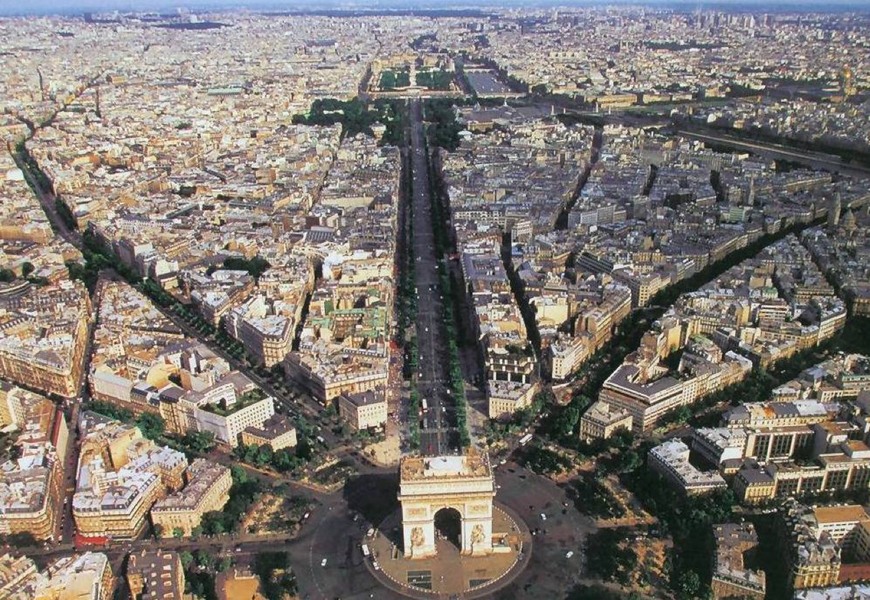 Place Champs-Elysées