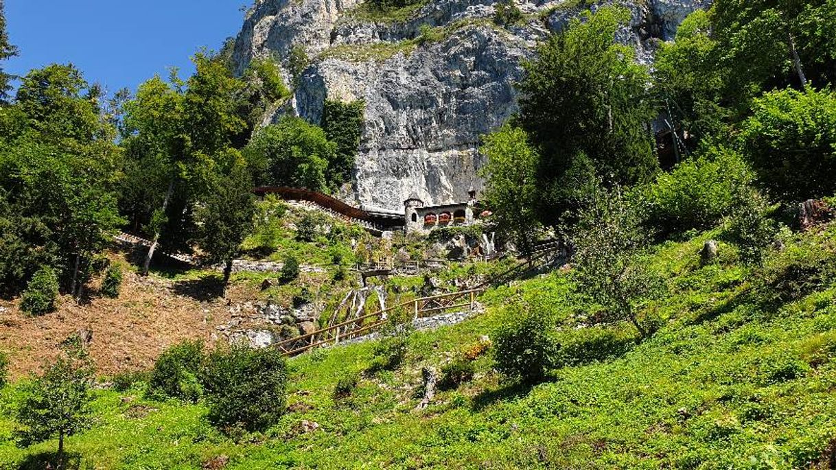 Lugar St. Beatus Caves