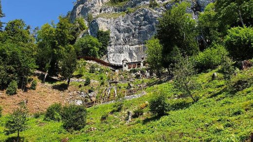 St. Beatus Caves